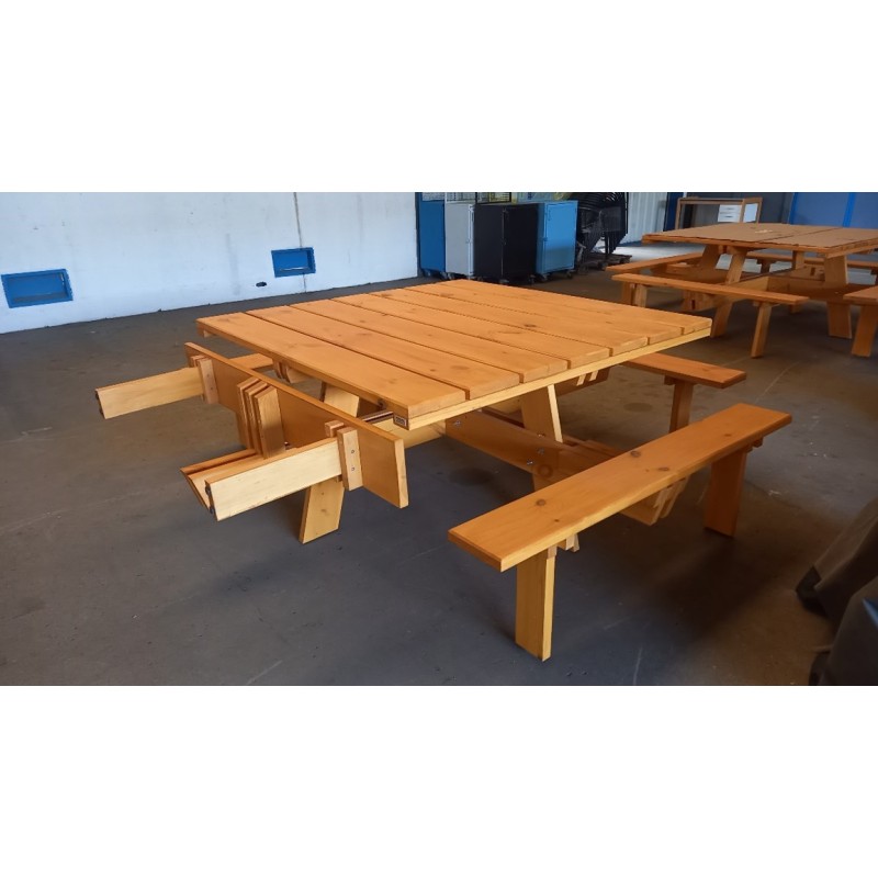 Table forestière carrée 8 personnes